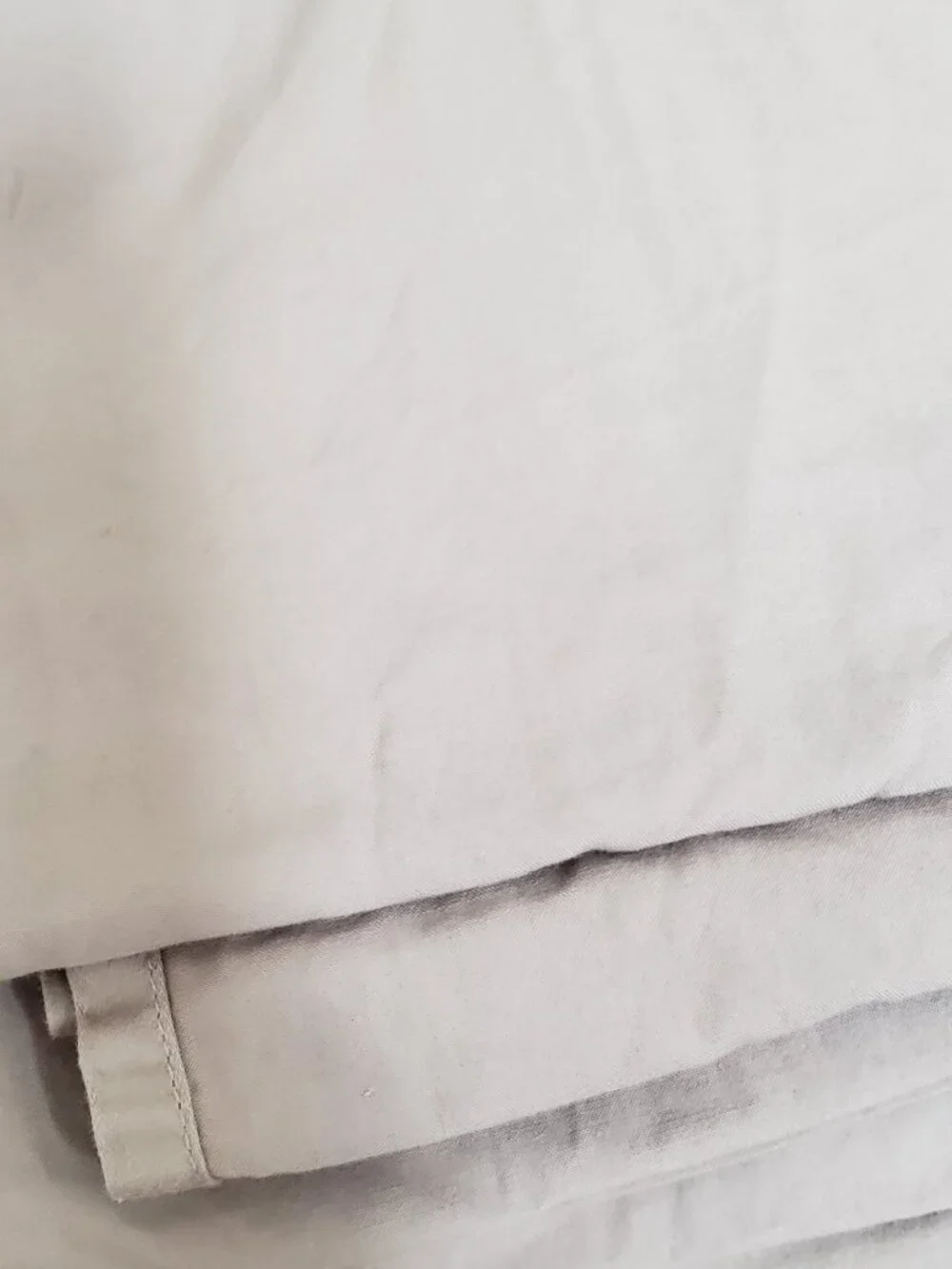 2 sets of queen sheets (fitted and flat + 2 pillowcases for each set). - Picture 4 of 4